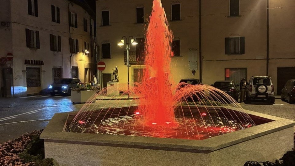 Anche Invorio si è tinta di rosso per la Giornata Mondiale del Donatore di Sangue